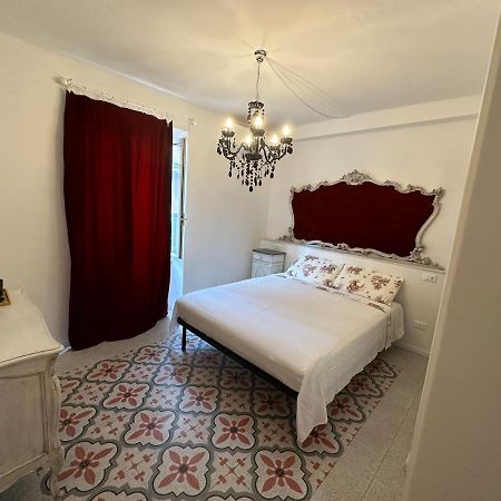 לינה וארוחת בוקר לריצ'י Elegante Stanza Rossa Mottino23 מראה חיצוני תמונה